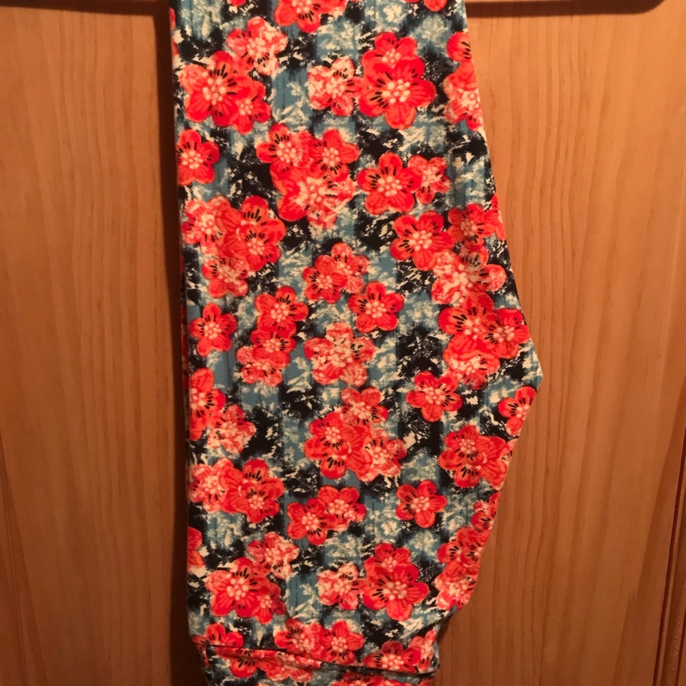 NWOT OS LLR Floral Print Over Black Leggings